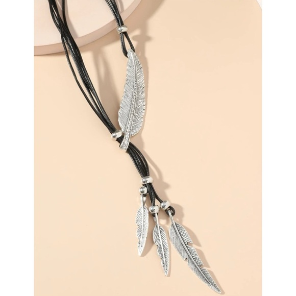 Bohemian Summer Western Feather Charm Medallion Cord Statement Necklace Choker - Picture 3 of 6